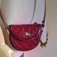ราคา BURBERRY RED Patent Leather mini Crossbody bag มือสอง ของแท้ ✅ ขนาด 5.25"x1.5"x5" (17560440056)