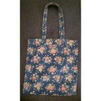 ราคา กระเป๋าผ้า Cath Kidston มือสอง ลายดอก (20963853220)