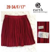 ราคา กระโปรงพลีทสั้น มือสอง งานสวยใหม่ แบรนด์ Earth music&ecology ราคา 109 บาท (25175018646)