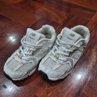 ราคา New Balance 530 Kids มือสองแท้ สีขาว-ทอง (42878883285)