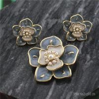 ราคา เข็มกลัดสไตล์ฝรั่งเศสโบราณ ลายดอกไม้เคลือบทรงประกาย มุกคู่ ออกแบบอย่างหรูหราและอ่อนโยน ผลิตจาก925เงินแท้ (54158811110)