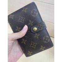 ราคา Used กระเป๋าสตางค์ LV monogram kisslock สองพับ ของแท้100% (13927816435)