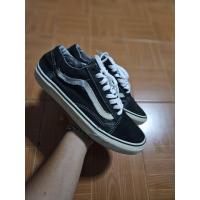 ราคา Vans สีดำหนอนขาว ไซร้ 42.5/27.5 มือสองของแท้ (41479962379)