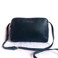 ราคา [กระเป๋ามือสอง] MCLANEE ของแท้! Crossbody! หนังแท้ 9นิ้ว สีกรมท่า กระเป๋าสภาพดี กระเป๋าสะพายข้าง (25889703759)