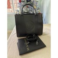 ราคา Dapper กระเป๋าถือผู้ชายพร้อมสายสะพาย รุ่น DP Logo Stamp Tote Bag หนัง PU สีดำ (42578133289)