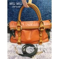 ราคา [ส่งต่อ] Used กระเป๋า Miu Miu รุ้น Vitello lux bow handbag (18654158650)