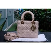 ราคา #HB7959 : Used Dior lady ปี 2017 ขนาด 8*6.5*3 นิ้ว (15717328871)