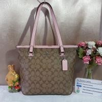 ราคา COACH F58294 ZIP TOP TOTE IN SIGNATURE COATED CANVAS COLOR : SILVER/KHAKI/BLUSH 2 (1132045700)