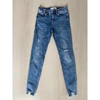 ราคา [New] Stradivarius Skinny Jeans ของแท้!!! กางเกงยีนส์ ยืด สีเข้ม แต่งขาด สวยมากๆ size EUR34 (18893941829)