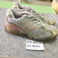 ราคา Adidas รองเท้าลดแรงกระแทกขณะเดินหรือวิ่ง รุ่นนี้หาไม่ได้แล้ว (433704797)