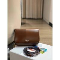 ราคา PRADA 2023 กระเป๋าทรงสี่เหลี่ยม ออกแบบใหม่สำหรับผู้ชายและผู้หญิง มาพร้อมฟังก์ชัน Messenger Bag และช่องเก็บโทรศัพท์มือถือ (54559370297)