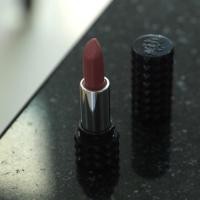 ราคา Kat Von D - studded kiss lipstick สี Magick - Used ของแท้ Authentic100% (785150111)
