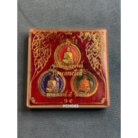 ราคา LP0611-1183703 เหรียญสมเด็จโต วัดระฆัง รุ่น108 มงคลมหาเศรษฐี เสาร์ 5 ปี 2537 ชุดกรรมการ กล่อง 3 องค์ (24639969468)