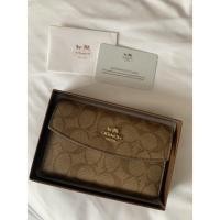 ราคา กระเป๋าสตางค์ COACH กระเป๋าโค้ช ใบกลาง แบบพับ ลาย signature สีน้ำตาล ขนาด 6.5" (15936755671)