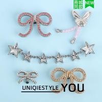 ราคา รองเท้าหัวเข็มขัดรูดีไซน์ใหม่ มีลายดอกไม้และโบว์ ทำจากโลหะสีเงิน และเพชรสามารถถอดเปลี่ยนได้ | จิ่วซิง (55609223659)