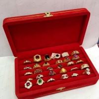 ราคา กล่องกำมะหยี่ กล่องคิ้วทอง ฟูกล้วน ใส่แหวน ใส่สร้อย กล่องใส่เครื่องประดับกำมะหยี่ กล่องเก็บเครื่องประดับ (3126086565)