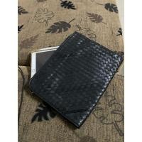 ราคา กระเป๋าสานสีดำใส่ IPAD Bottega Veneta มือสอง ของแท้ ขนาด 12x9.5" ภายในมีร่องรอยการใช้งาน (28678654097)