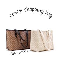 ราคา พร้อมส่ง กระเป๋า coach หรูดูดีเรียบแต่โก้ใส่ของได้เยอะมาก สุดเก๋ ใบใหญ่เหมาะสุดๆ (5185713523)
