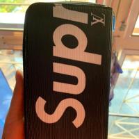 ราคา (มือสอง) กระเป๋าสตางค์ Supreme สีดำ ใหม่กริบ!! (6419573613)