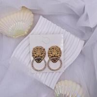 ราคา ต่างหูสไตล์ Versace Vintage แบรนด์ Forever21 (พร้อมส่ง) (22152106874)