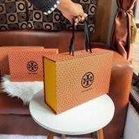 ราคา Tory Burch กล่องแม่เหล็กพรีเมี่ยมกระเป๋าพับได้กล่อง TB ยี่ห้อกล่องกระดาษหรูหรา Modern Hampers กล่องของขวัญ (28052688064)