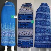 ราคา ผ้าถุงสีน้ำเงิน ผ้าถุงแบบป้ายผูก ผ้าฝ้ายพิมพ์ลายลายสวยสะดุดตาเย็บแล้วพร้อมใส่(มีเชือกมัดเอว) (1456351051)