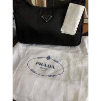 ราคา (ของแท้100%)Prada Hobo Re-edition 2000 (13460335578)