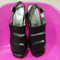 ราคา รองเท้าส้นสูง สีดำ มือสอง (10695111328)