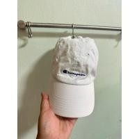 ราคา หมวก champion ของแท้ 100% ซื้อเองจากชอป มีรอยเปื้อน 1 จุดแทบไม่เห็น (24569500943)
