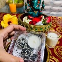 ราคา ขนมลาดูงา ขนาด 20 กรัม 2 ลูก ชุดประทานความสำเร็จถวายองค์พ่อพระพิฆเนศ พร้อมเทียนและกำยาน พร้อมถวายได้เลย (4543777700)