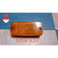 ราคา ไฟเลี้ยวทับทิมติดข้างกันชนหน้า bmw e30(m10) ของแท้สินค้ามือสอง จำนวน 1 ชิ้น (23666047844)