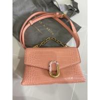 ราคา กระเป๋า Charles&Keith ป้ายห้อยหนังดีมาก (21506162092)