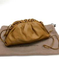 ราคา NEW BOTTEGA VENETA POUCH BROWN ราคา 43,050฿ (6439951153)