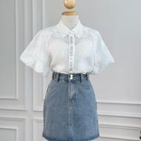 ราคา (พร้อมส่ง)รุ่น(AS-ปักดอกไม้ขาวกระดุมมุก15) เสื้อแขนสั้น ผ้าชีฟองเส้นใยธรรมชาติสีครีม เสื้อคอปกฉลุ แขนบอลลูน ปักลายดอกไม้ (26670152250)