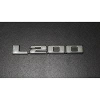 ราคา 1ชิ้น L200 LOGO แผ่นป้ายติดข้างรถกระบะมิตซูบิชิ ทุกรุ่น สีชุบขอบดำ MITSUBISHI STRADA TRITON CYCLONE โลโก้ STICKER (2308255359)