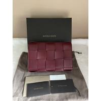 ราคา Like new! bottega veneta cassette y19 สี Bordeaux (15750230270)