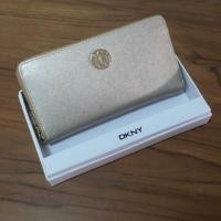 ราคา กระเป๋าตังค์ใบยาว DKNY (174398292)