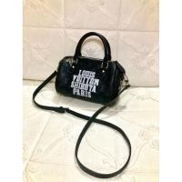 ราคา กระเป๋าสะพายข้าง ทรงหมอน lv หนังนิ่ม ชายได้หญิงได้ ขนาดประมาณฐาน9.5สูง6นิ้ว สายยาวปรับได้ งานมือสอง (47556346943)