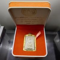 ราคา พระสมเด็จเนื้อผงวัดระฆัง พิมพ์พระประธานสมเด็จโต รุ่นย้อนยุค 108 ปี เนื้อแตกลายงา วัดระฆังโฆสิตารามฯ ปี2556 พร้อมเลี่ย... (57053221636)