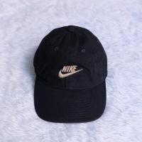ราคา หมวกมือสองของแท้ Nike ฟรีไซส์ ปรับสายได้ สีดำ (13726834180)