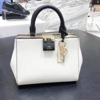 ราคา [ ส่งต่อ] กระเป๋า lyn แท้ รุ่นขายดี กระเป๋าสะพาย มีตำหนิ (23771167048)