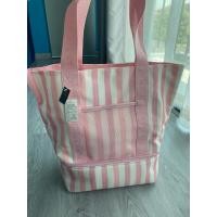 ราคา กระเป๋า Victoria's secret cooler tote (43825414310)