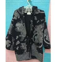 ราคา เสื้อคลุมผ้าฝ้ายแขนยาวมีฮู้ดดสีน้ำเงินกรมท่าเพ้นท์ลายปลาสไตล์ญี่ปุ่นมือสองรอบอก 40 (29885246990)