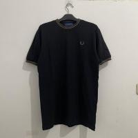ราคา เสื้อยืด Fred Perry Black Stripe Brown มือสอง (24425961287)