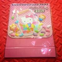 ราคา Sanrio ปฏิทินตั้งโต๊ะ Hello Kitty ปกลายนูน (1721927258)