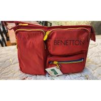 ราคา BENETTON แท้ 100% ผ้าไนลอน สีแดง (มีรอยพองจากการเก็บ) เดิมทั้งใบ (22133511535)