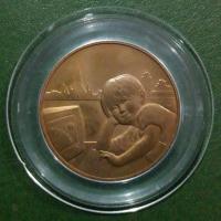 ราคา เหรียญที่ระลึก วันเด็กแห่งชาติ ประจำปี พ.ศ.2545 เนื้อทองแดง (ตัวติด) ไม่ผ่านใช้ พร้อมตลับ (57109864350)