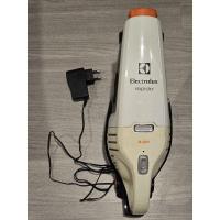 ราคา อุปกรณ์ และอะไหล่ เครื่องดูดฝุ่น แบบไร้สาย ELECTROLUX รุ่น ZB5103 พร้อมแท่นชาร์จ เปิดไม่ติด (25682588424)