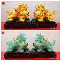 ราคา ปี่เซียะ ปี่เซียะคู่ เรียกทรัพย์ ทับทิม สูง 7.5 นิ้ว เรซิ่นพ่นทรายทอง / สีหยก ฐานสีไม้ แก้ปีชง (19269691397)