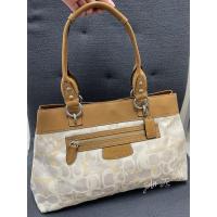 ราคา Coach Penelope Signature Tote Bag โทสผ้าลายซี 14“ สภาพสวยกริบ สีทูโทน (41622643660)